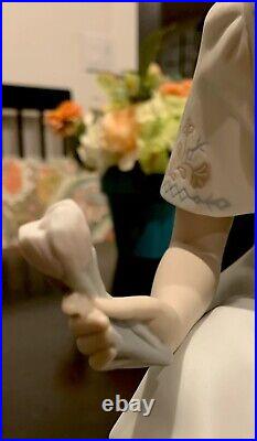 Large Retired Very Rare Bisque Lladro girl with tulips. 10 figurine