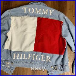 Tommy Hilfiger Big Flag Big Logo Denim Jean Jacket RARE Size Large Very Nice