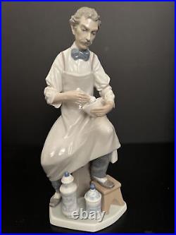 VERY RARE Lladro Pharmacist vinta figurine large piece retired in 1985