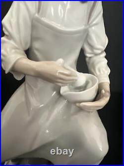 VERY RARE Lladro Pharmacist vinta figurine large piece retired in 1985