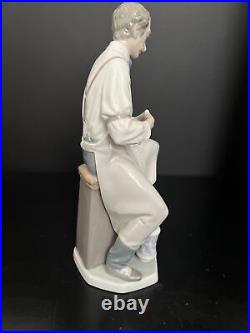 VERY RARE Lladro Pharmacist vinta figurine large piece retired in 1985