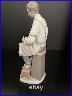 VERY RARE Lladro Pharmacist vinta figurine large piece retired in 1985