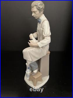 VERY RARE Lladro Pharmacist vinta figurine large piece retired in 1985