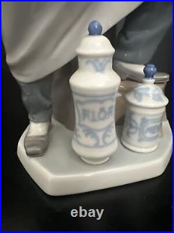 VERY RARE Lladro Pharmacist vinta figurine large piece retired in 1985