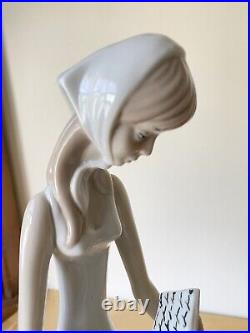 Very Rare Pales S Spain Large The Girl Reading Book Statue Excellent 15 Tall