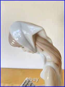 Very Rare Pales S Spain Large The Girl Reading Book Statue Excellent 15 Tall