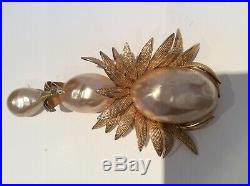 Very rare, 1931 2 part pin Brooch, Gold and Large Pearls. Grosse for DIOR