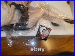 Vintage VERY RARE 2005 Betty Boop SEXY BLACK SHIMMERING DRESS SITTING Large